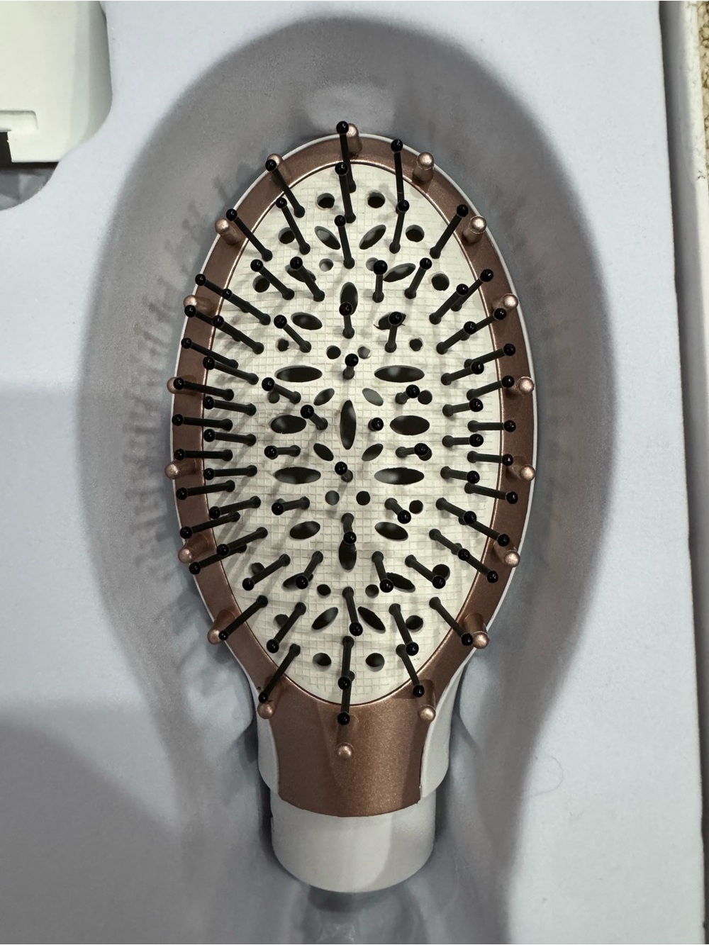 Volumax 4-in-1 Volumizing Hot Air Brush in White and Rose Gold - Picture 5 of 9